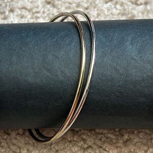 Set of 2 women’s vintage dainty silver/gold bangle bracelets‎ one size